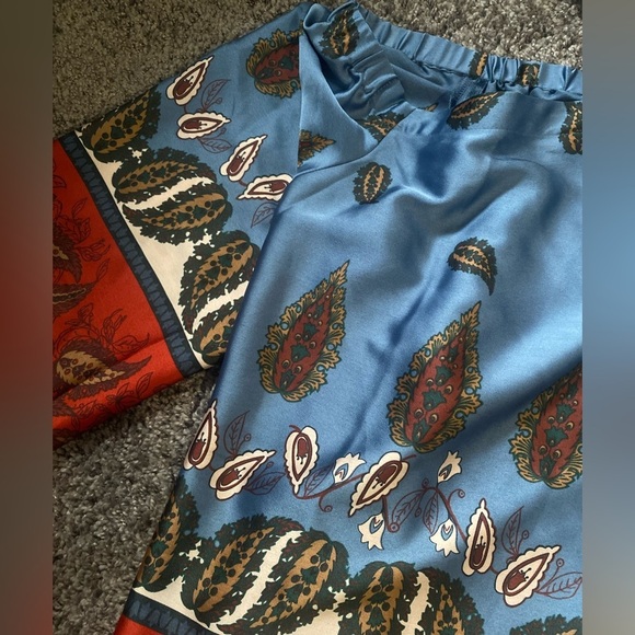 NWT LOFT Paisley off shoulder halter style top - Picture 2 of 3